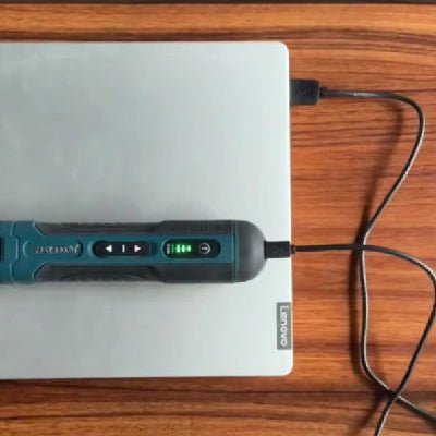 Visseuse charge de la batterie sur ordinateur