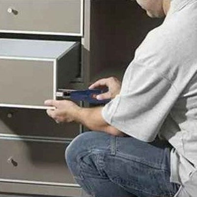 Visseuse pro utilisée pour montage cabinet